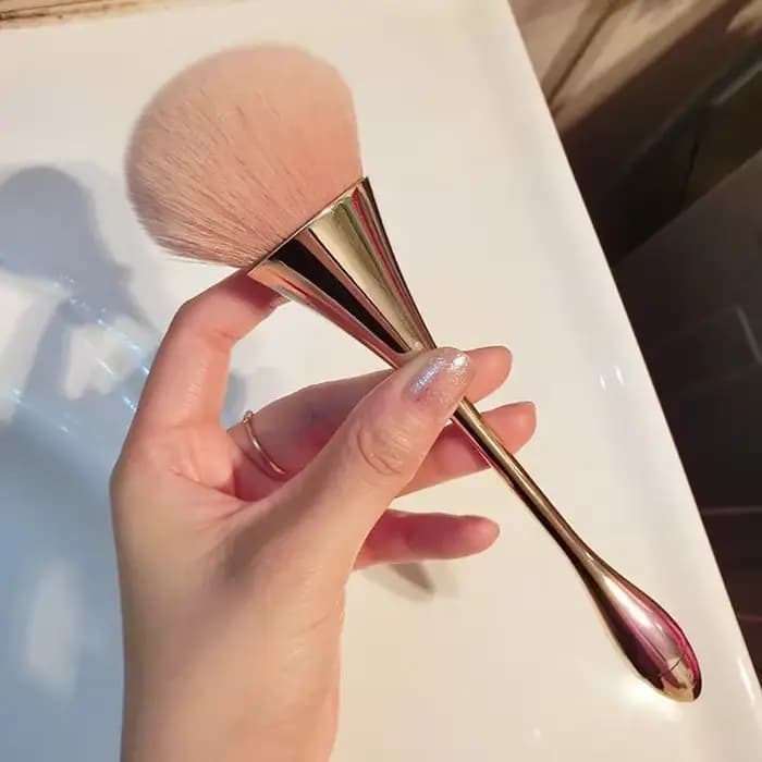 Pinceau de maquillage, Blush