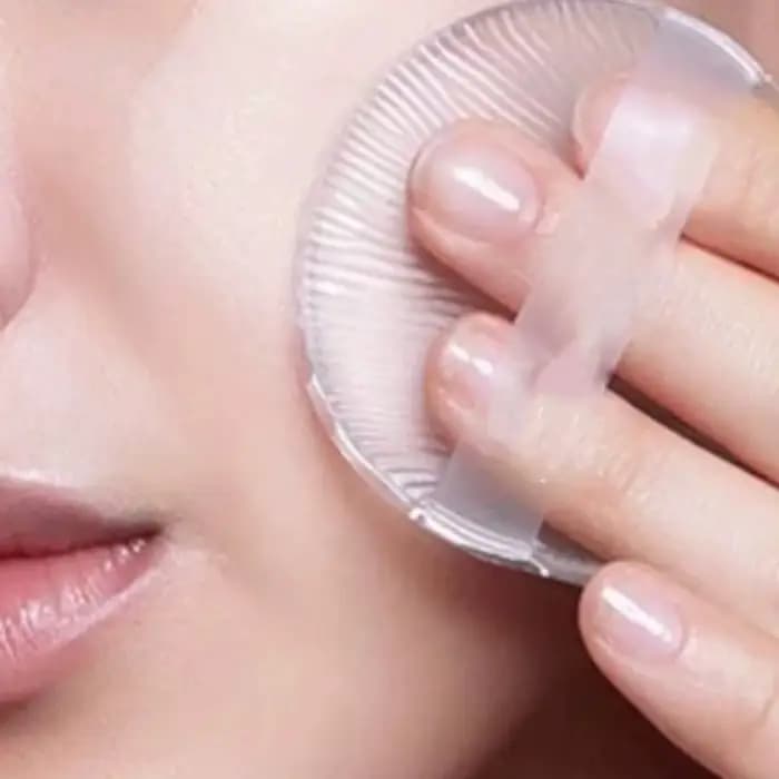 Éponge de maquillage en silicone transparente