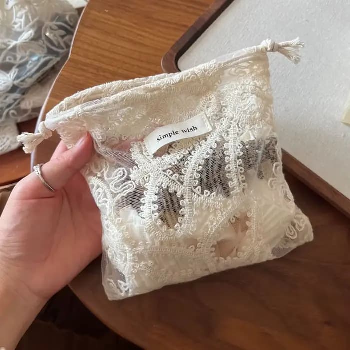 Sacs de rangement cosmétiques mignons en dentelle brodée florale
