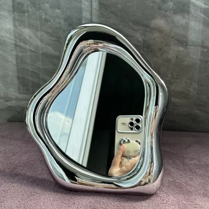 Miroir de maquillage décoratif en argent