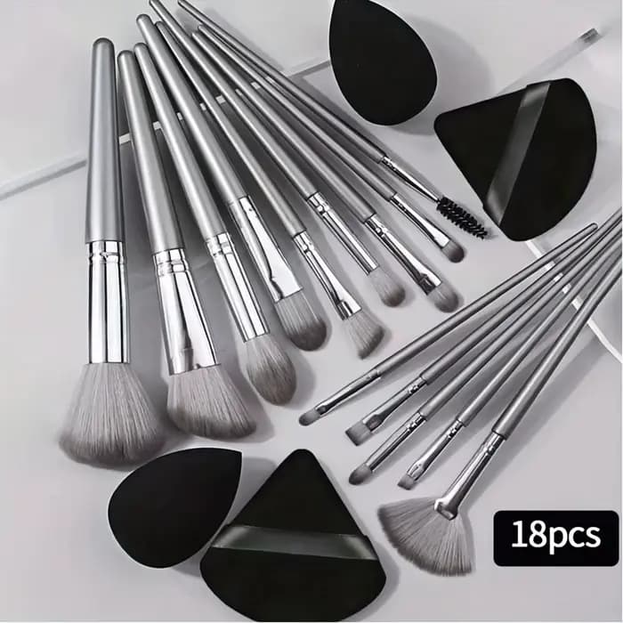 Ensemble de pinceaux de maquillage professionnels argentés de 14 pièces | Comprend 2 bouffées en v
