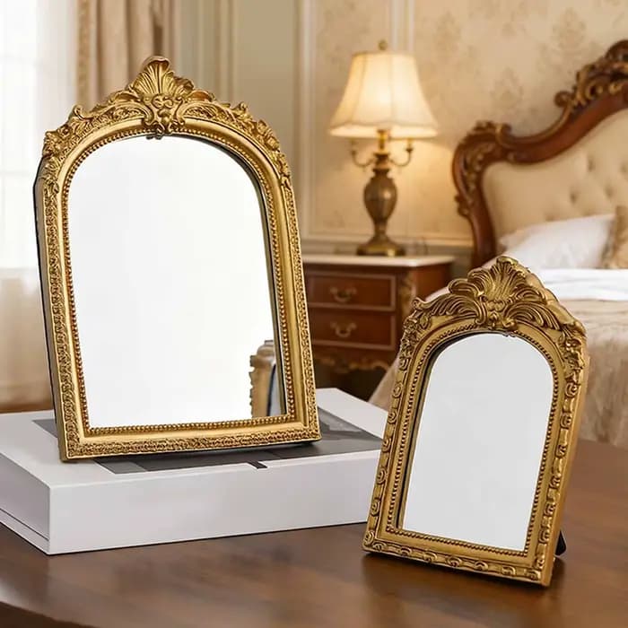 Miroir de maquillage arqué élégant avec cadre en résine dorée