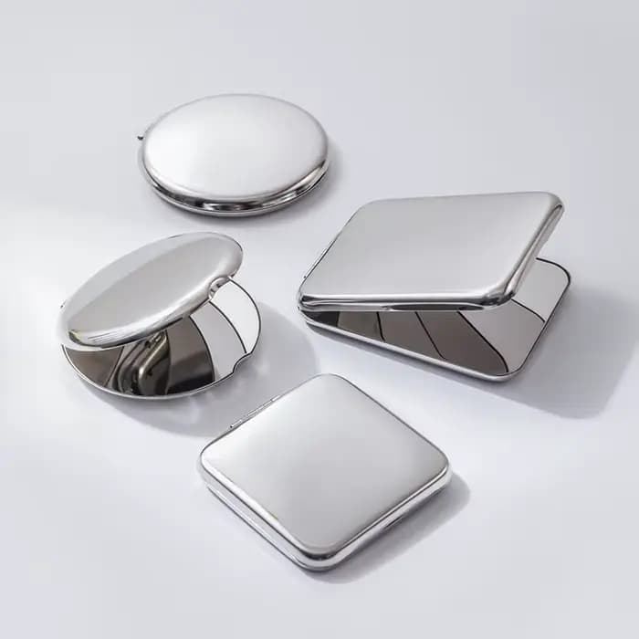Petit miroir pliable double face
