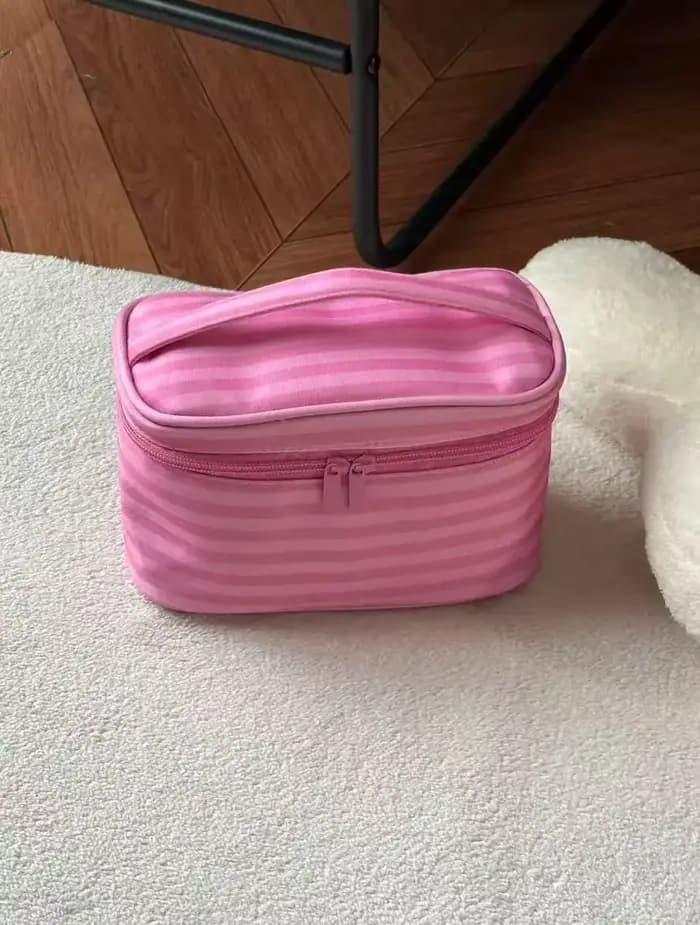 Nouvelle Trousse de Maquillage Portable Mini Mignonne à Rayures Roses pour Femmes – Idéale pour les Sorties et les Voyages