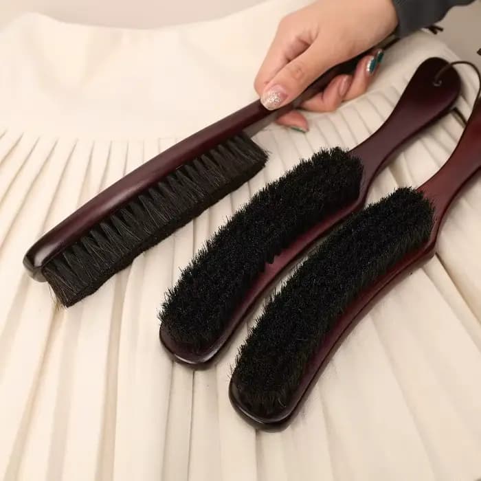 Brosse en feutre avec manche en bois