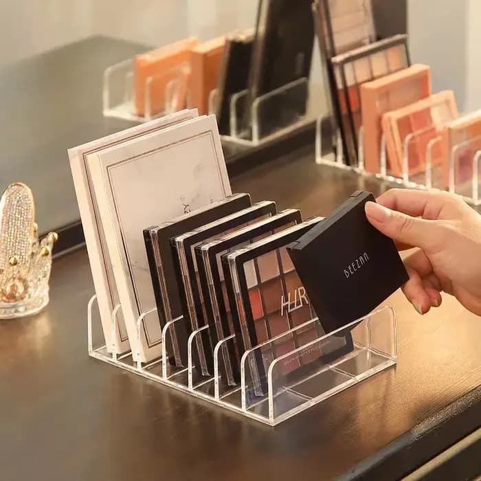 Coiffeuse, rangement et arrangement de cosmétiques