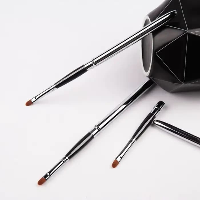Pinceau de maquillage portable avec capuchon de protection