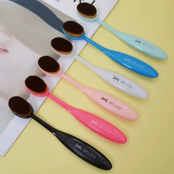 Brosse de fond de teint liquide