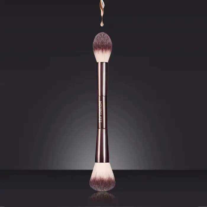 HOURGLASS Pinceau de maquillage professionnel double tête - Kabuki à dessus plat 2 en 1 pour fond de teint liquide