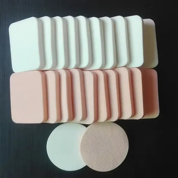 Bouffée de poudre cosmétique pour le visage