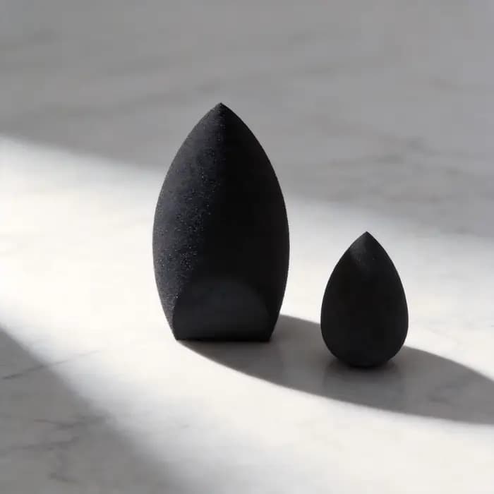 2 éponges de maquillage noires en forme d'œuf – Sans latex