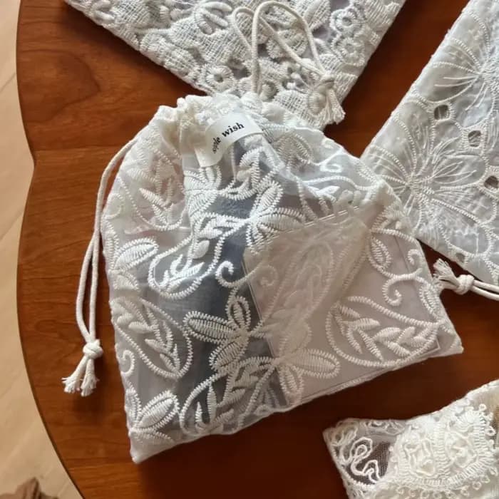 Sacs de rangement cosmétiques mignons en dentelle brodée florale