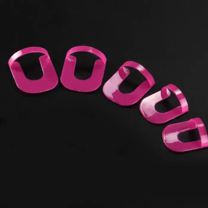 Bouclier de vernis en forme de courbe G