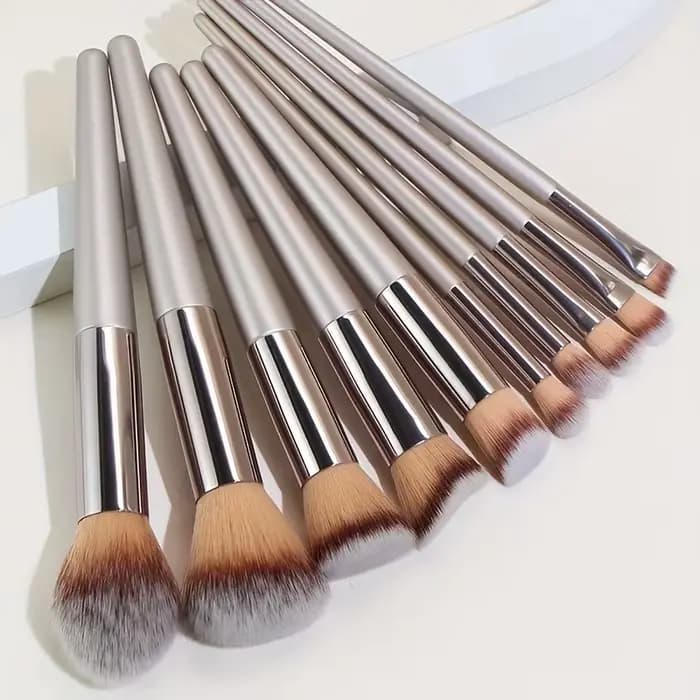 10 pièces Champagne or pinceaux de maquillage ensemble complet de fond de teint poudre libre Blush correcteur ombre à