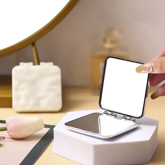 Mini Miroir de Maquillage Carré Pliable