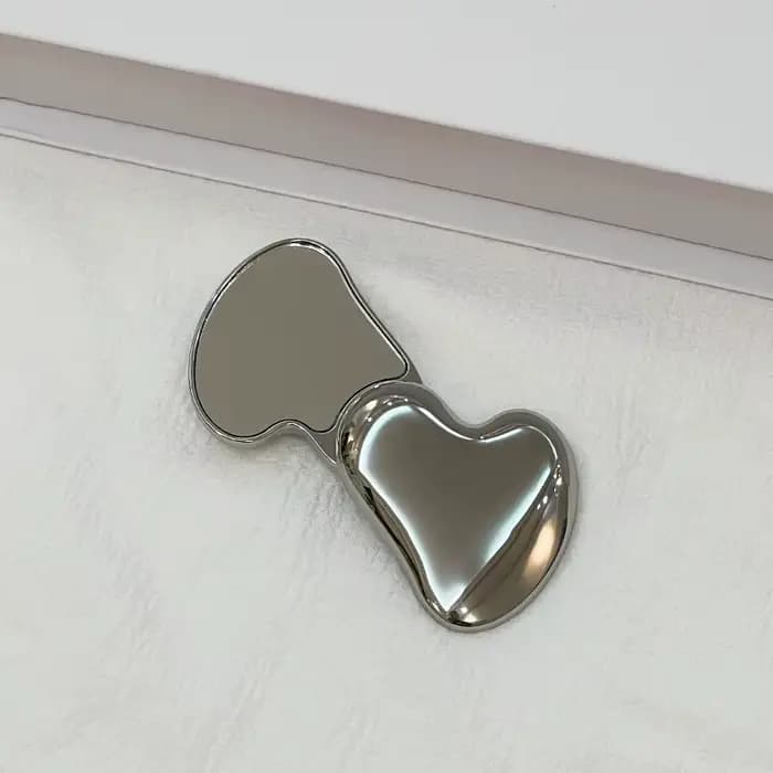 Miroir de maquillage élégant en forme de cœur