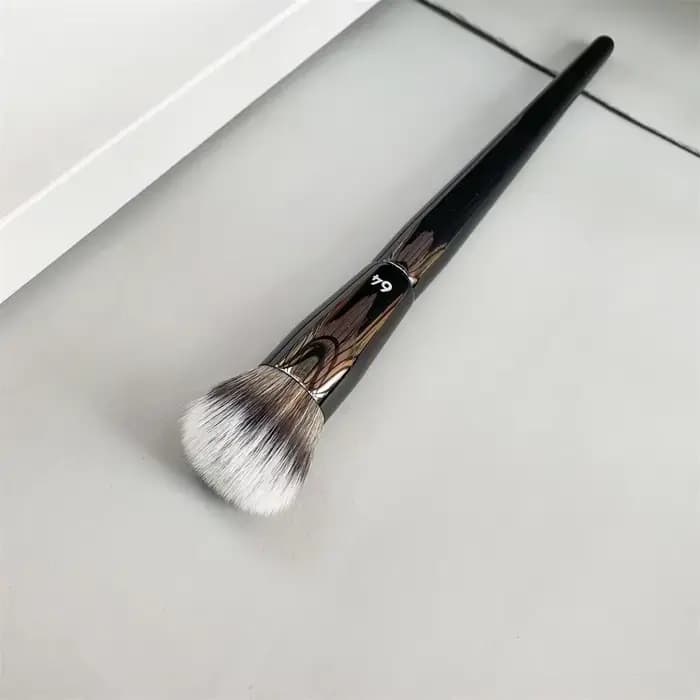 Pro diffuseur fond de teint brosse 64 noir double fibre pointillé