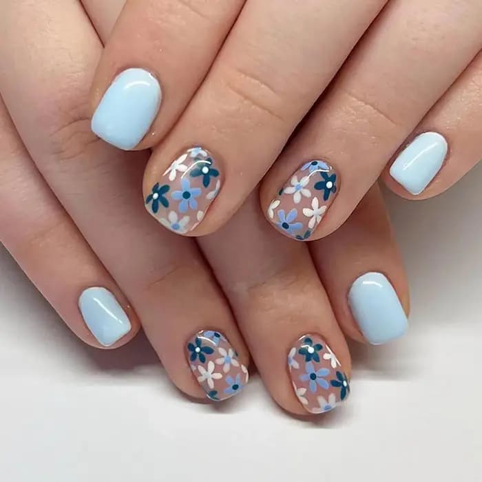 Faux ongles carrés courts et floraux
