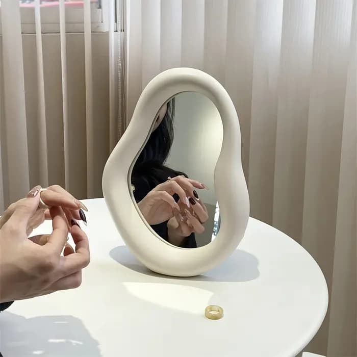 Miroir de maquillage en céramique irrégulier, miroir de vanité de bureau esthétique simple pour la d