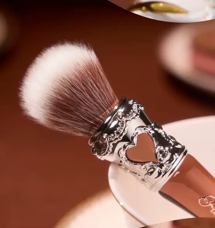 Flower Know The Sweetie Bear Shell's Jewel Series Collection Rounder Blush Brush