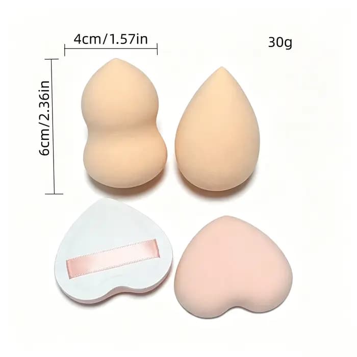 Un ensemble de 4 éponges de maquillage de couleur chair