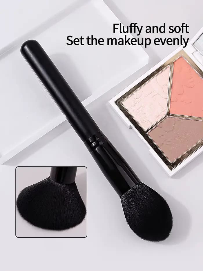 Pinceau de maquillage noir