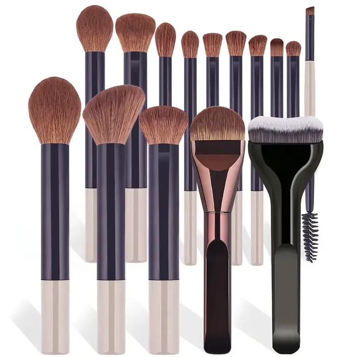 Un ensemble de 15 pinceaux de maquillage comprenant un pinceau pour le fond de teint