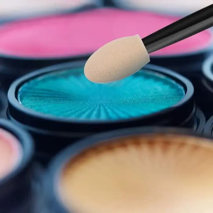 Cuttte 50/100 pièces applicateurs jetables d'éponge d'ombre à paupières double face avec récipient