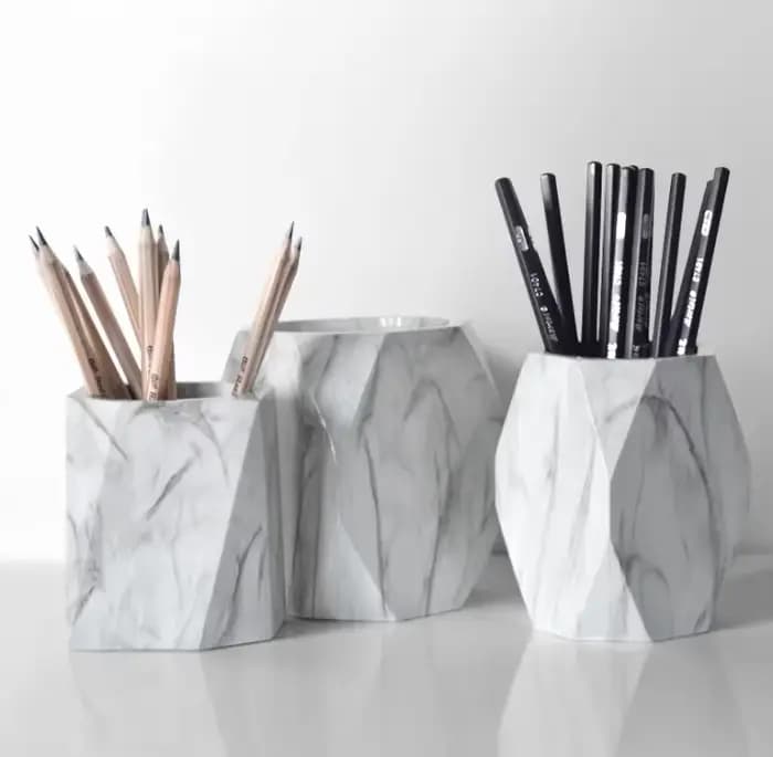 Support pour pinceaux de maquillage pour bureau, boîte de rangement simple, ornement créatif et élégant en résine, porte-stylo, papeterie.