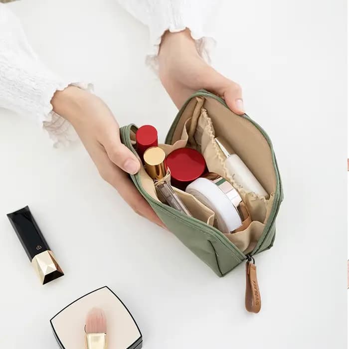 Trousse de maquillage avec 26 lettres