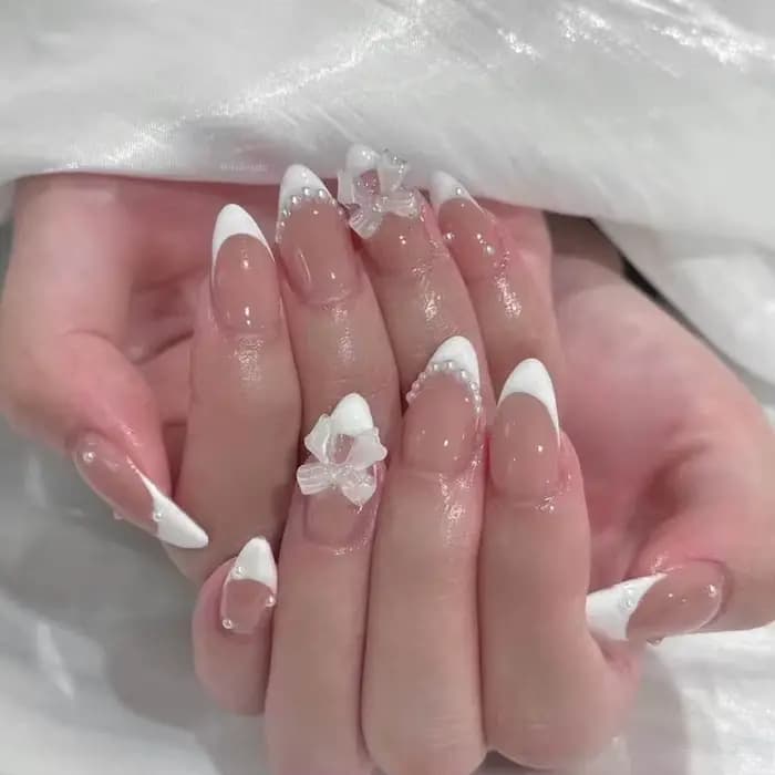 Presse française blanche sur les ongles, modèles de nœud papillon 3D, couleur chair, faux ongles por