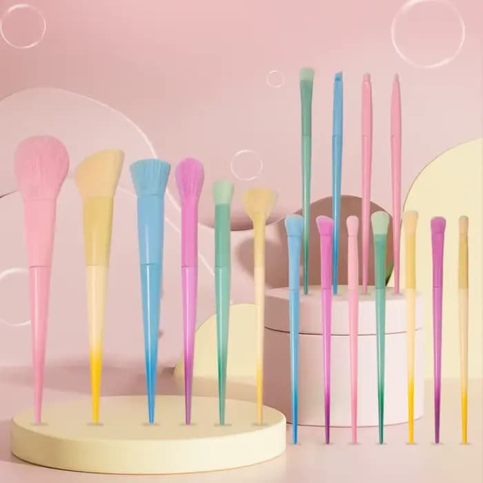 Ensemble de pinceaux de maquillage 17 pièces dans des nuances Macaron de couleur bonbon : pinceau à poudre