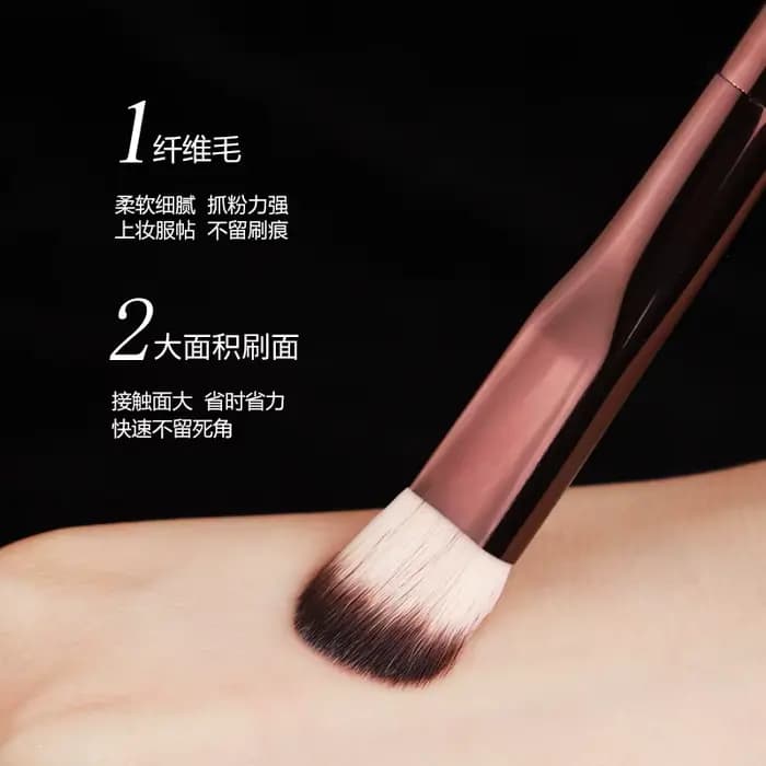 Pinceaux de maquillage anti-cernes coudés