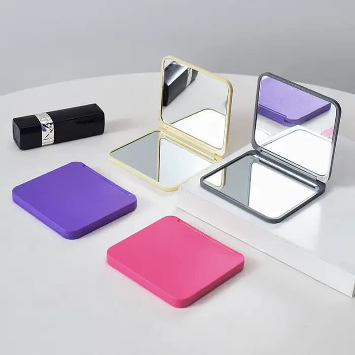 2 miroirs de maquillage pour le visage