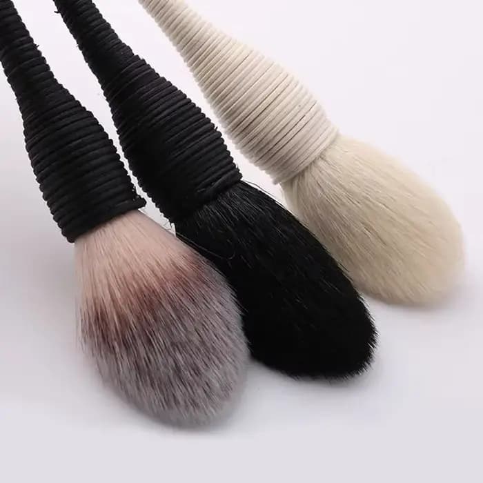 Pinceaux de maquillage plats en rotin et laine de chèvre
