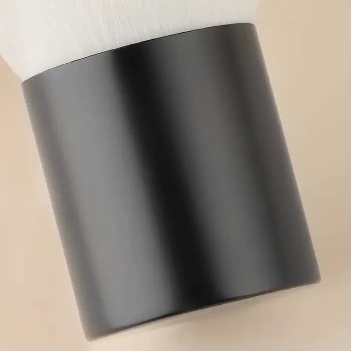 Pinceau Kabuki moelleux pour une application parfaite du fond de teint