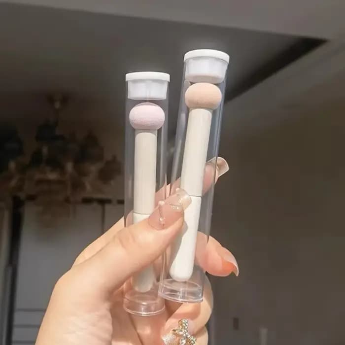 Pinceau anti-cernes avec tête de chambre plus lente