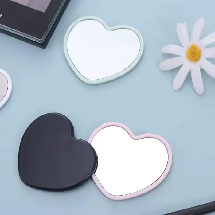 Miroir moderne simple face en forme de cœur