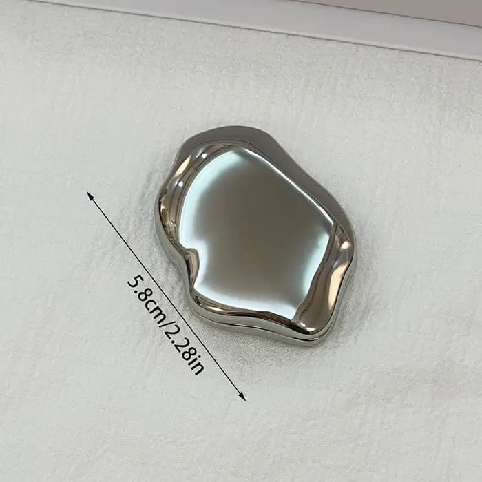 Miroir de maquillage portatif en forme de coeur