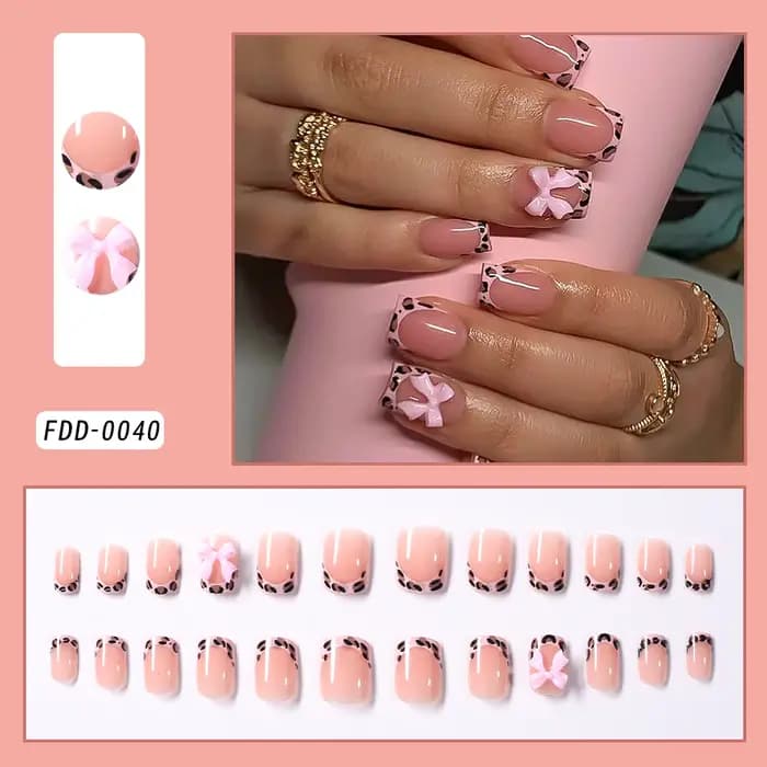 24 faux ongles dorés ondulés marron à motifs floraux avec strass et perles, forme amande, à presser,