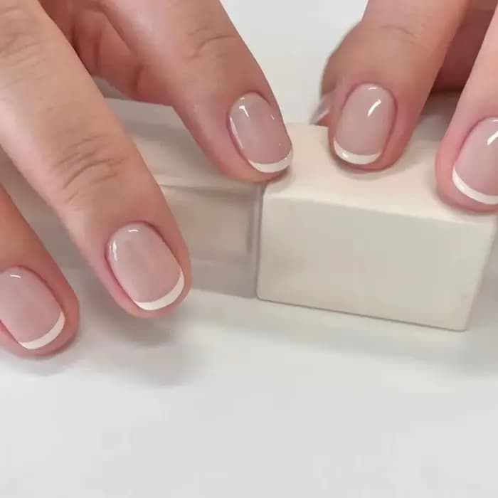 Faux ongles courts et ronds, 24 pièces, bleu français, perle de Rotterdam kling, blanc ondulé, cœur