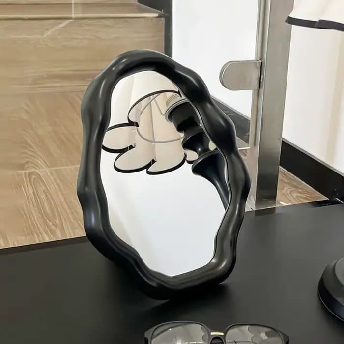 Miroir sur pied irrégulier INS