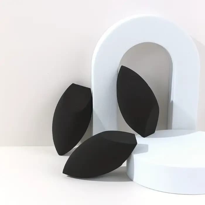 Lot de 3 éponges de maquillage premium sans latex pour une application impeccable - Éponge noire en forme d'œuf pour