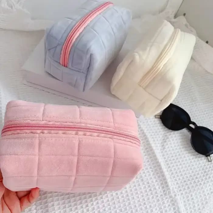 Sacs de maquillage en fourrure pour femmes, sac à cosmétiques de voyage souple, étui de rangement mignon pour dames et filles, trousse de maquillage nécessaire, sacs à main solides 1 pièce