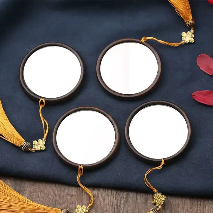 Miroir coloré et précieux