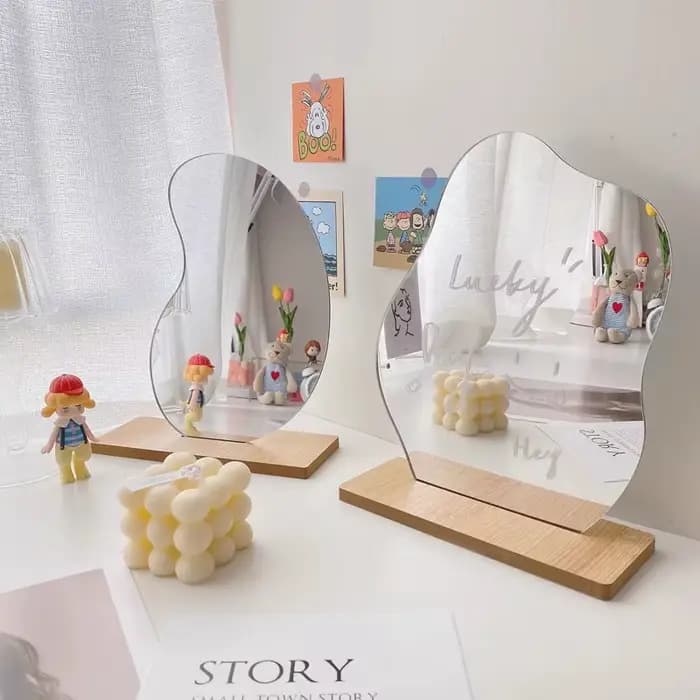 Miroir sur pied en acrylique irrégulier