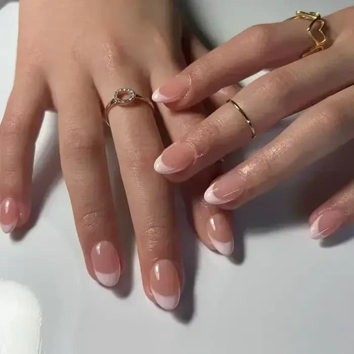 Faux ongles français en amande, avec colle à pression sur bord blanc, Design portable, pointes Stile