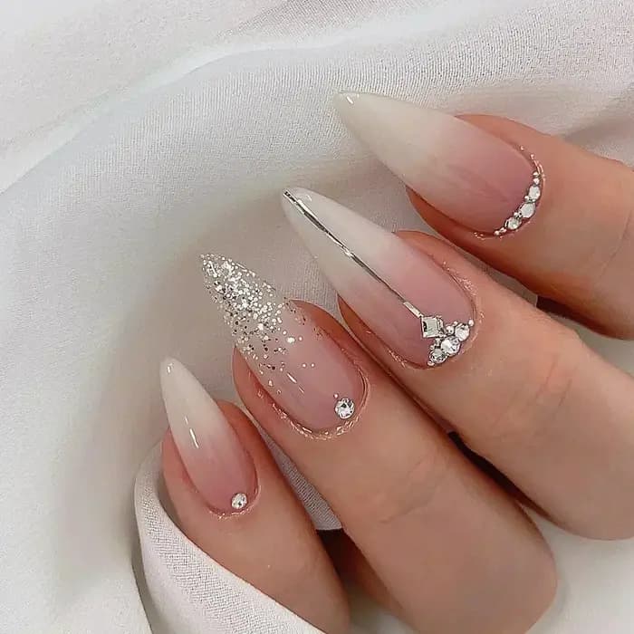 Faux ongles français en amande