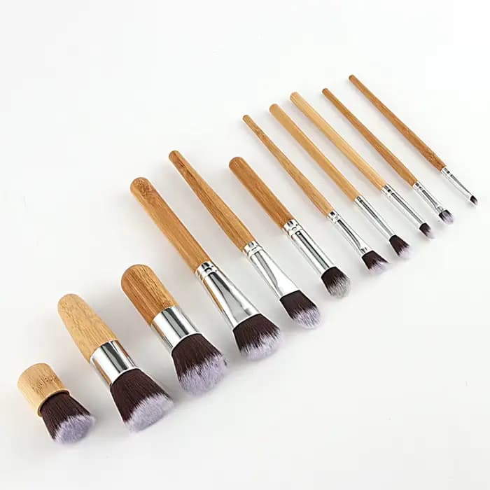 11 pinceaux de maquillage à poils souples avec manche en bambou