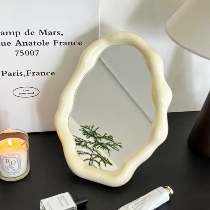 Miroir sur pied irrégulier INS